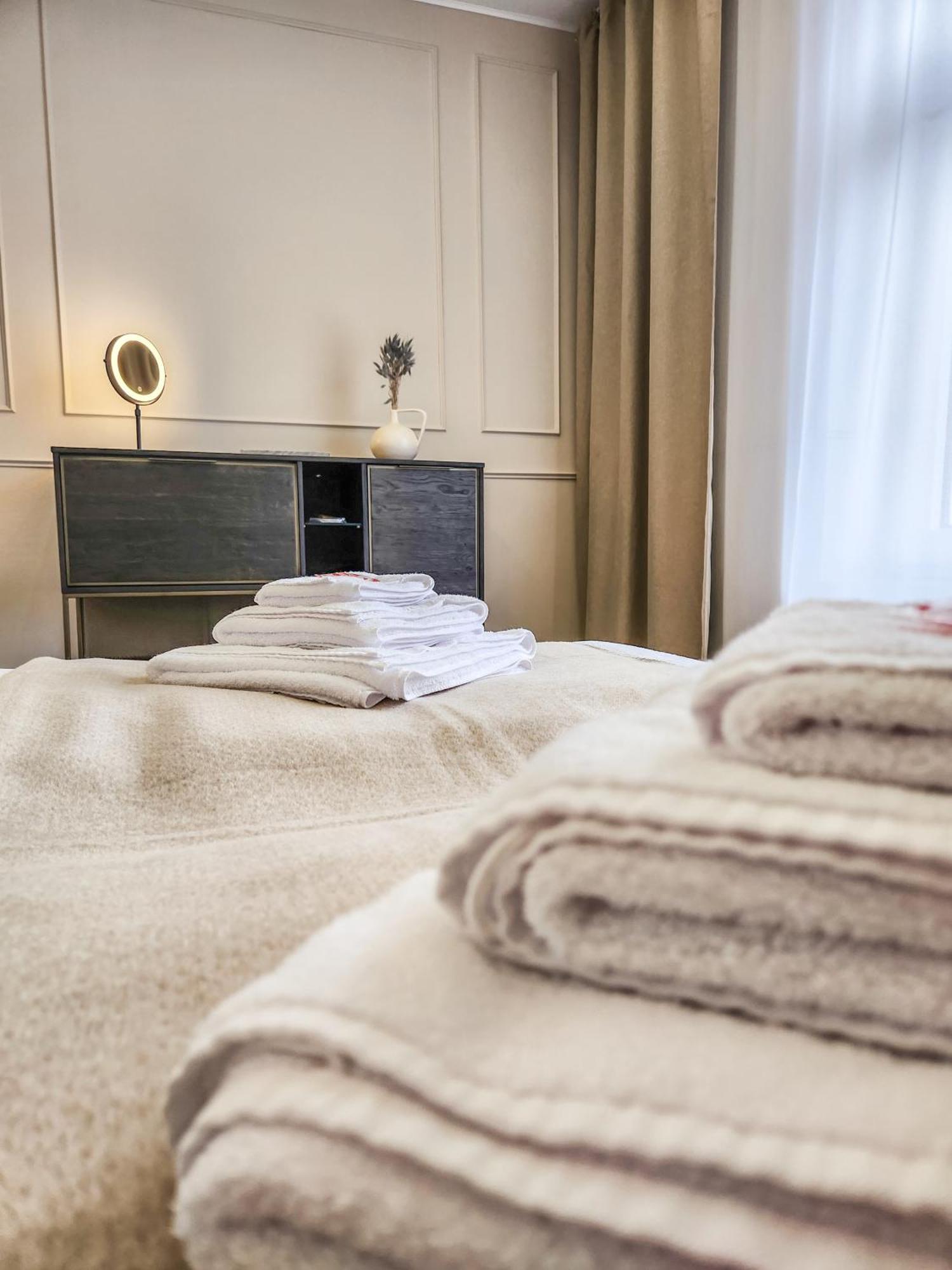 Geli Homes L1 - 2X Zimmer, 2X Kingsize Bett, 1 Bis 4 Personen, Parkplatz, Tv, Wifi, Top Kueche, Kaffee, Tee Lünen Екстериор снимка
