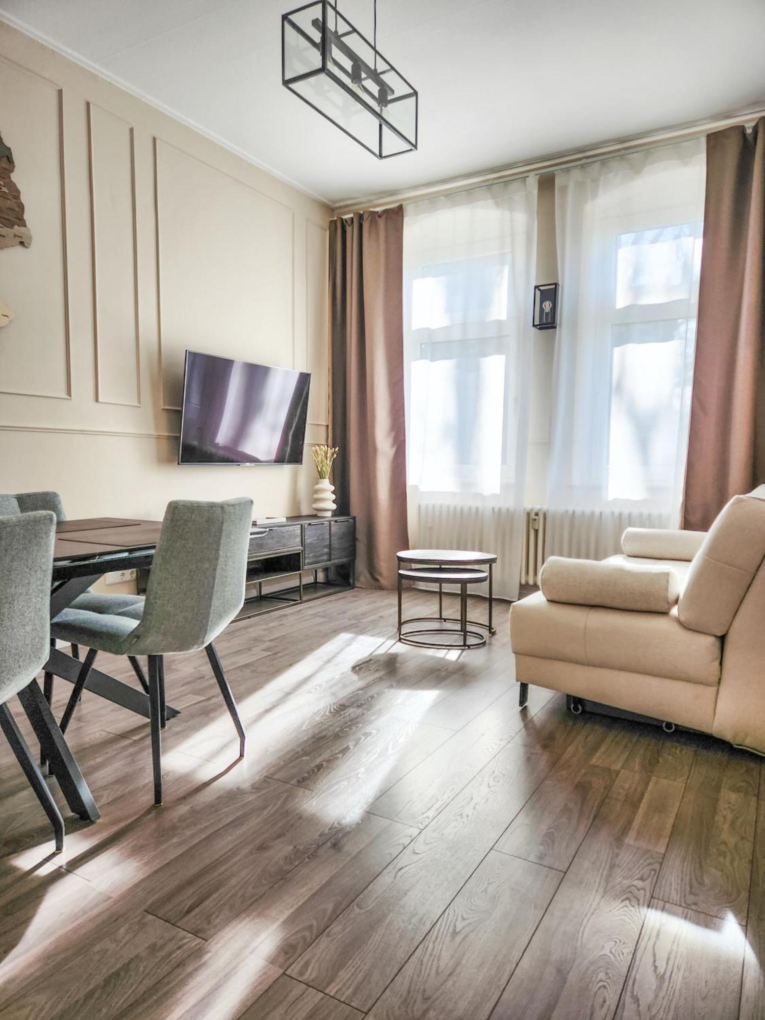 Geli Homes L1 - 2X Zimmer, 2X Kingsize Bett, 1 Bis 4 Personen, Parkplatz, Tv, Wifi, Top Kueche, Kaffee, Tee Lünen Екстериор снимка